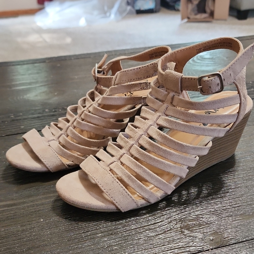 Elegant Tan Strappy Wedge Sandals